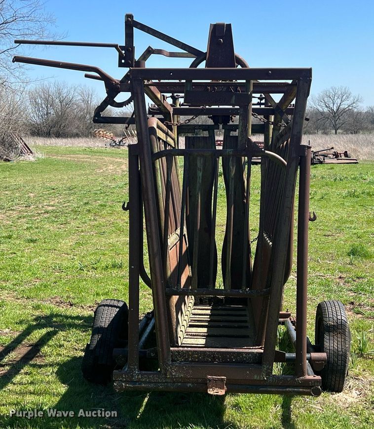 image for item MY9622 Powder River  livestock squeeze chute