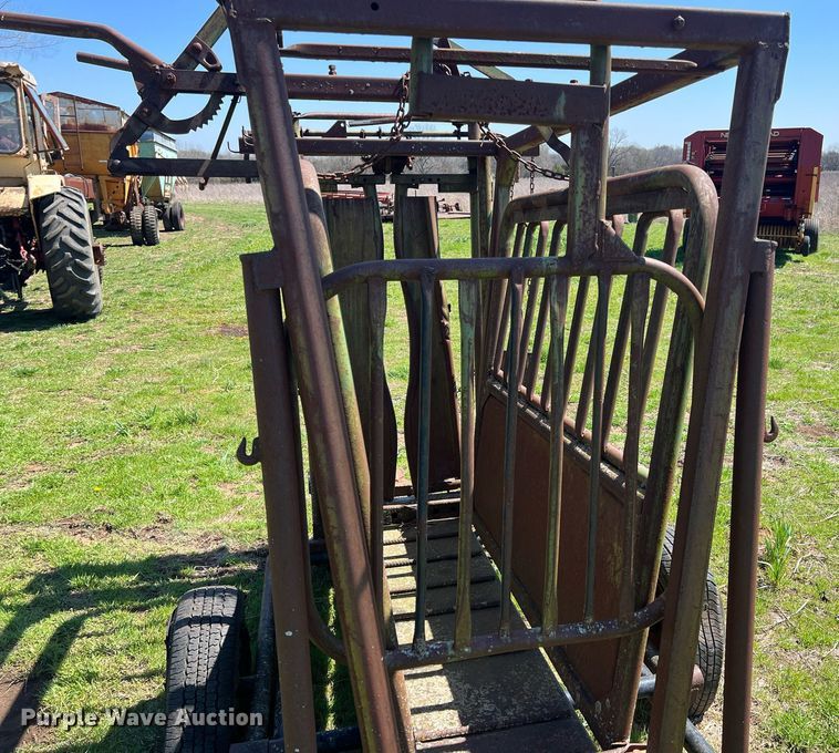 image for item MY9622 Powder River  livestock squeeze chute