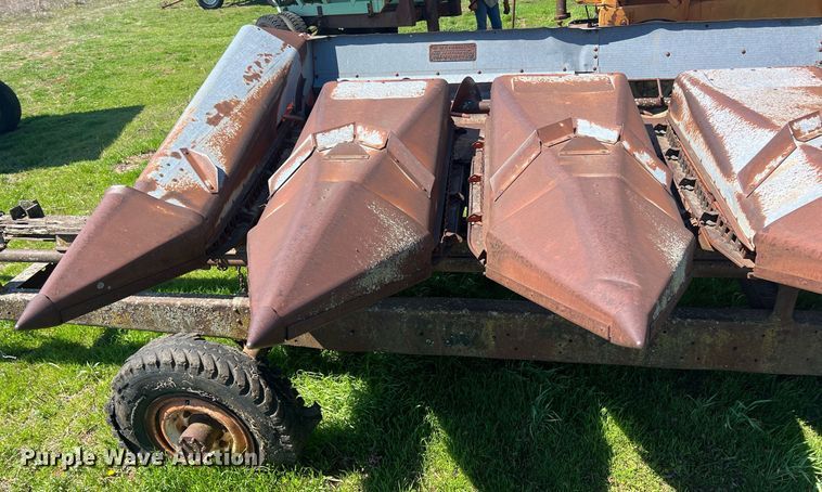 image for item MY9623 Allis Chalmers  corn head