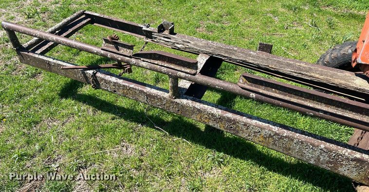 image for item MY9623 Allis Chalmers  corn head