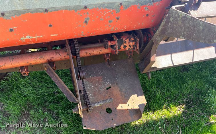 image for item MY9623 Allis Chalmers  corn head