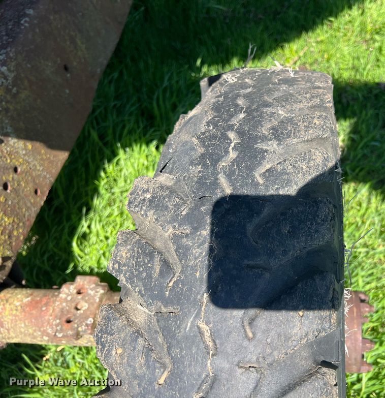 image for item MY9623 Allis Chalmers  corn head