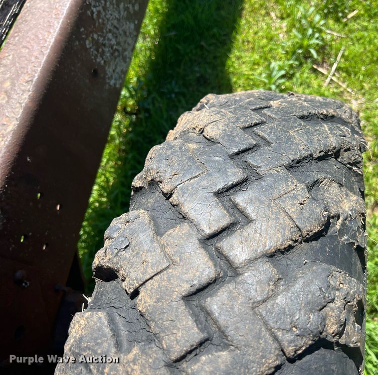 image for item MY9623 Allis Chalmers  corn head
