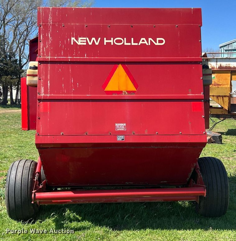 image for item MY9625 1989 New Holland 855  round baler
