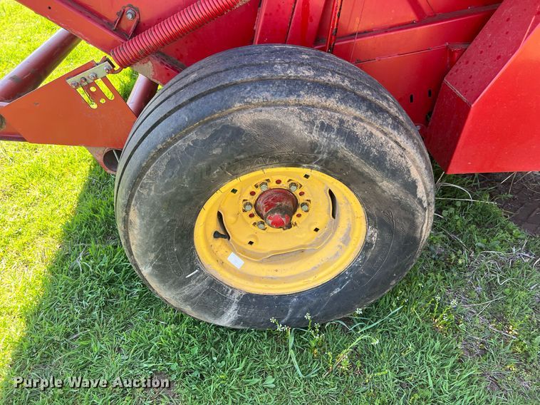 image for item MY9625 1989 New Holland 855  round baler