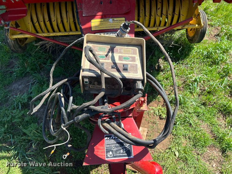 image for item MY9625 1989 New Holland 855  round baler