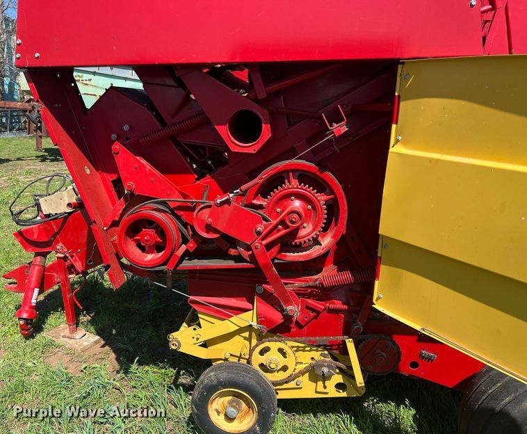 image for item MY9625 1989 New Holland 855  round baler