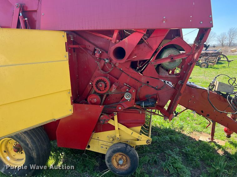 image for item MY9625 1989 New Holland 855  round baler