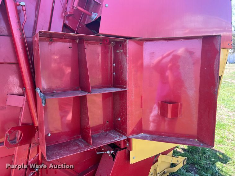 image for item MY9625 1989 New Holland 855  round baler