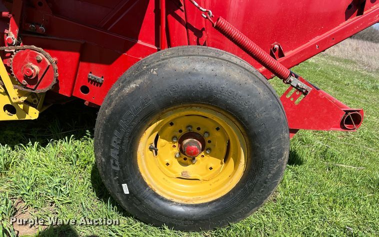 image for item MY9625 1989 New Holland 855  round baler