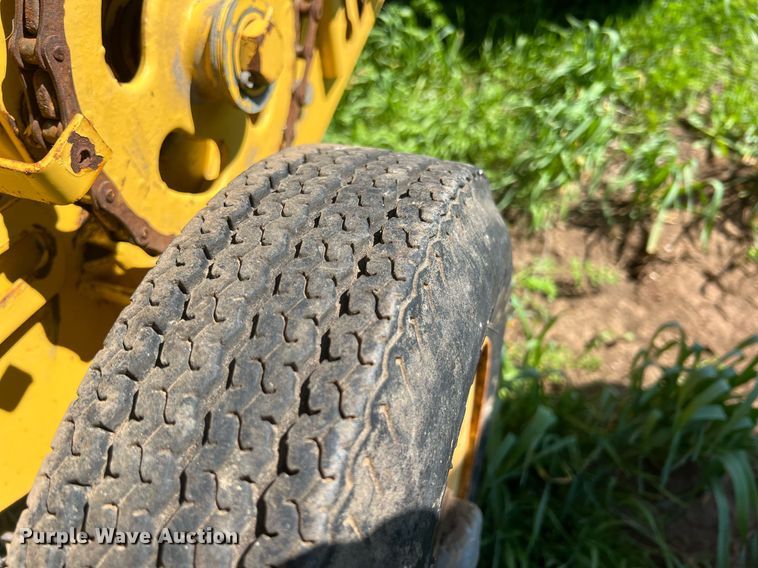 image for item MY9625 1989 New Holland 855  round baler