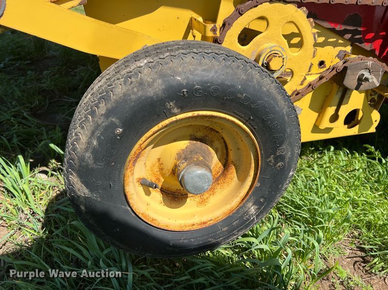 image for item MY9625 1989 New Holland 855  round baler
