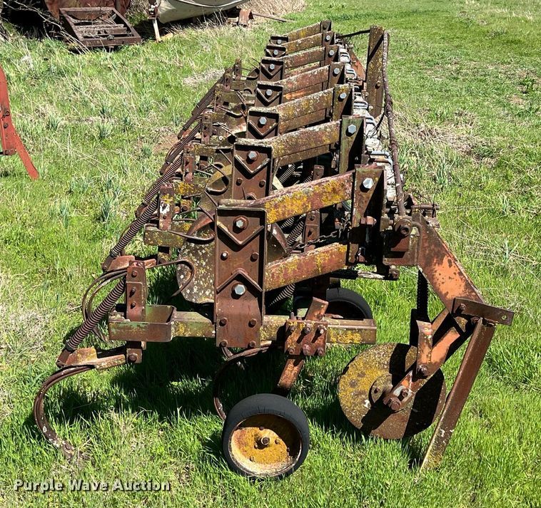 image for item MY9632 Row crop cultivator