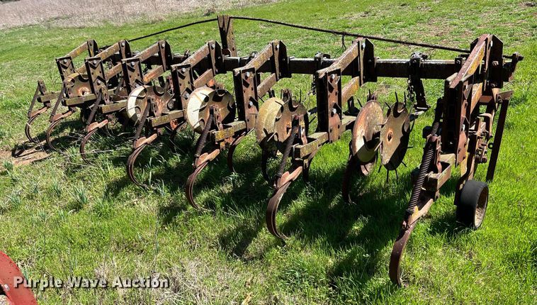image for item MY9632 Row crop cultivator