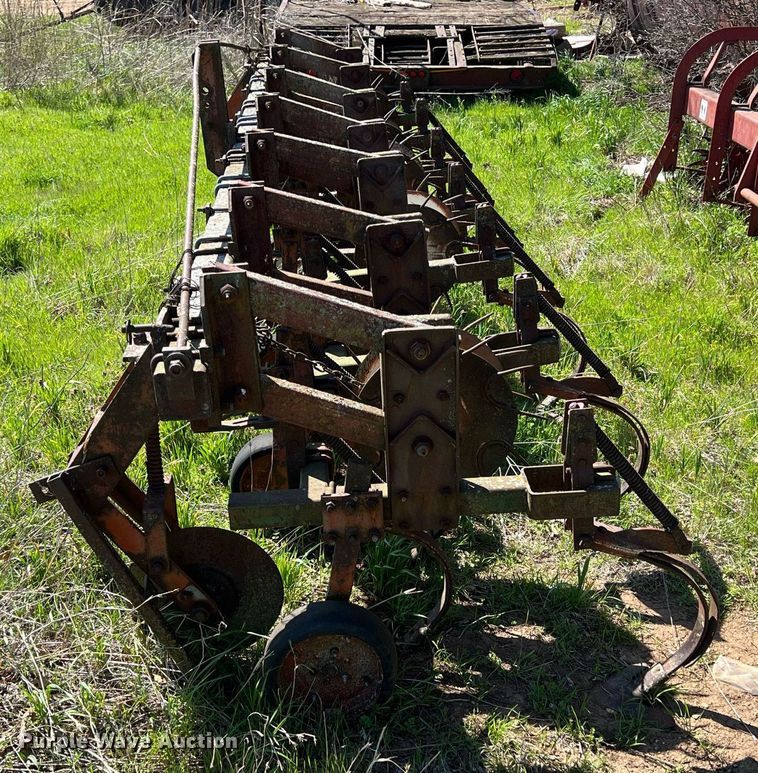 image for item MY9632 Row crop cultivator