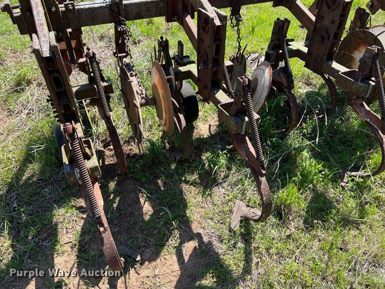 image for item MY9632 Row crop cultivator