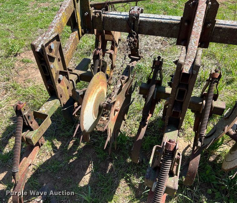 image for item MY9632 Row crop cultivator