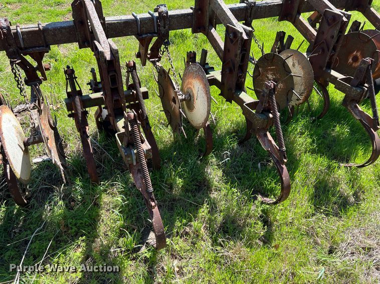 image for item MY9632 Row crop cultivator