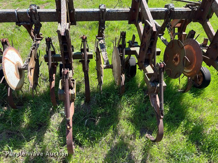 image for item MY9632 Row crop cultivator