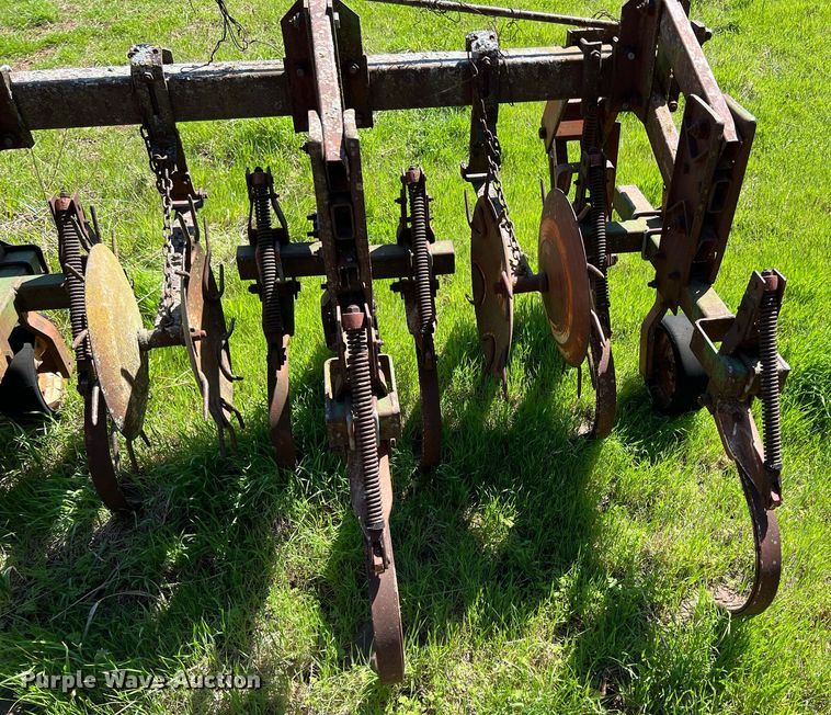 image for item MY9632 Row crop cultivator