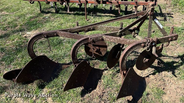 image for item MY9639 (2) pieces of tillage equipment