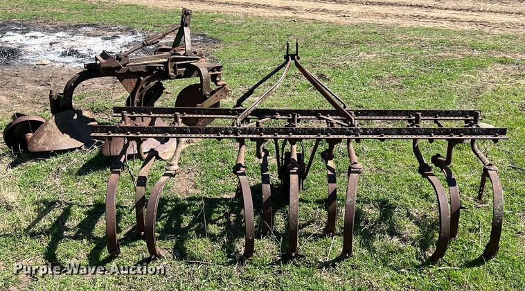 image for item MY9640 (2) pieces of tillage equipment