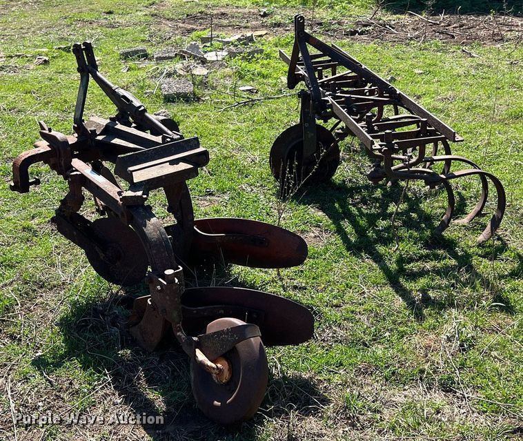 image for item MY9640 (2) pieces of tillage equipment