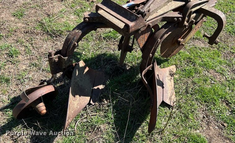 image for item MY9640 (2) pieces of tillage equipment