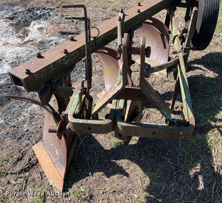 image for item MY9641 (2) pieces of tillage equipment