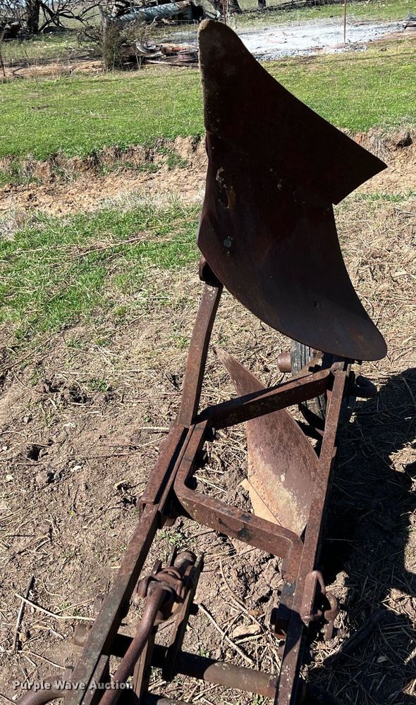 image for item MY9642 (2) pieces of tillage equipment