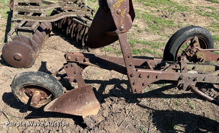 image for item MY9642 (2) pieces of tillage equipment