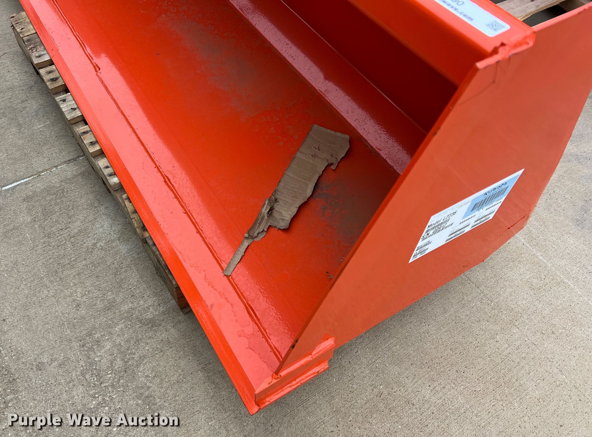 Kubota L2236 72"W bucket in Grapevine, TX Item MQ9890 sold Purple Wave