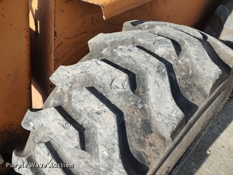 image for item DO3843 2001 Case 1845C  skid steer loader