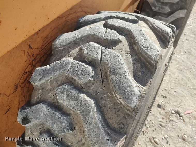 image for item DO3843 2001 Case 1845C  skid steer loader