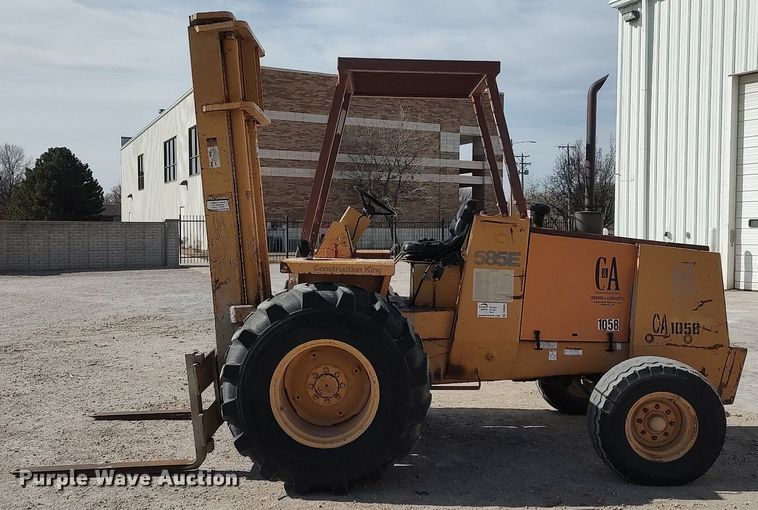 image for item DO3845 1993 Case 585E  forklift