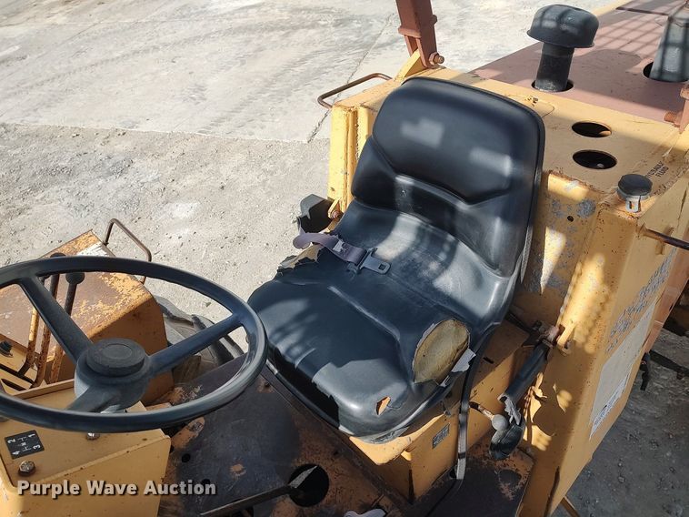 image for item DO3845 1993 Case 585E  forklift