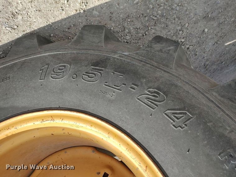 image for item DO3845 1993 Case 585E  forklift