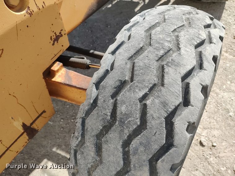 image for item DO3845 1993 Case 585E  forklift