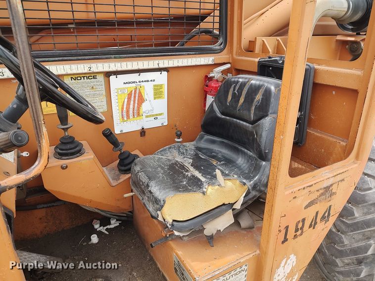 image for item DO3846 2001 Lull 644B-42  telehandler