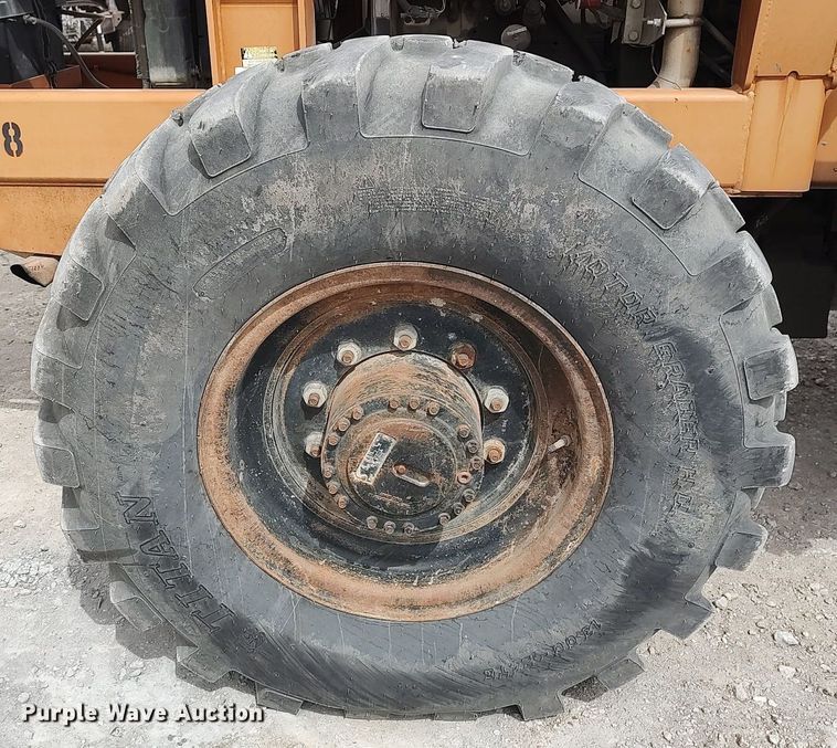 image for item DO3846 2001 Lull 644B-42  telehandler