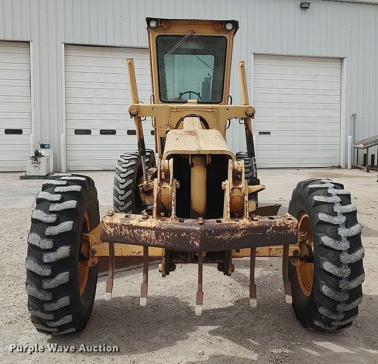 image for item DO3847 1971 John Deere 570  motor grader