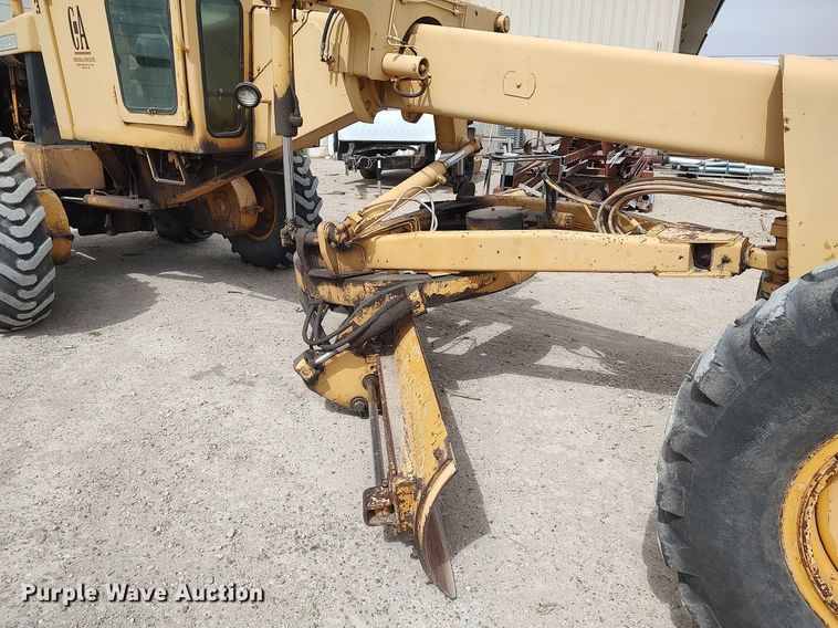 image for item DO3847 1971 John Deere 570  motor grader