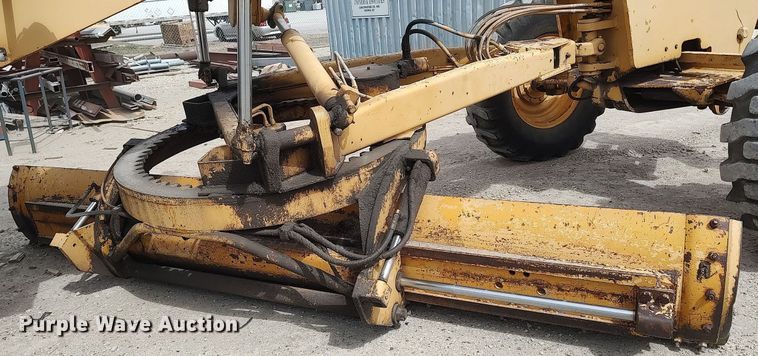 image for item DO3847 1971 John Deere 570  motor grader