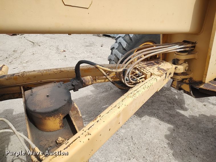 image for item DO3847 1971 John Deere 570  motor grader