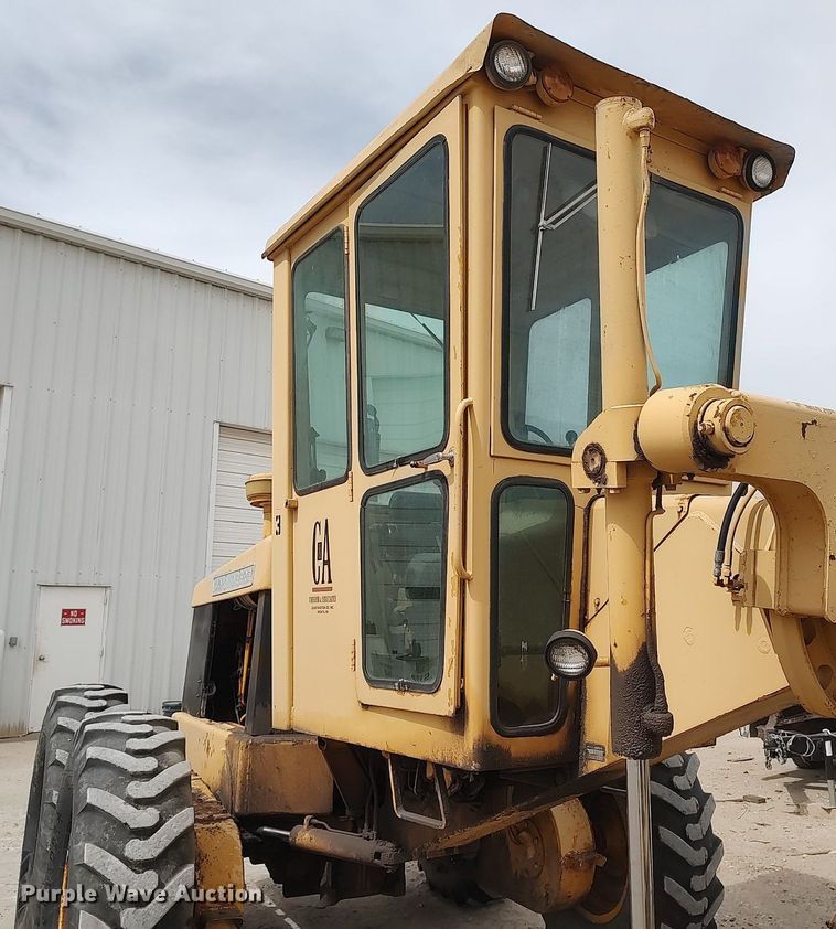 image for item DO3847 1971 John Deere 570  motor grader