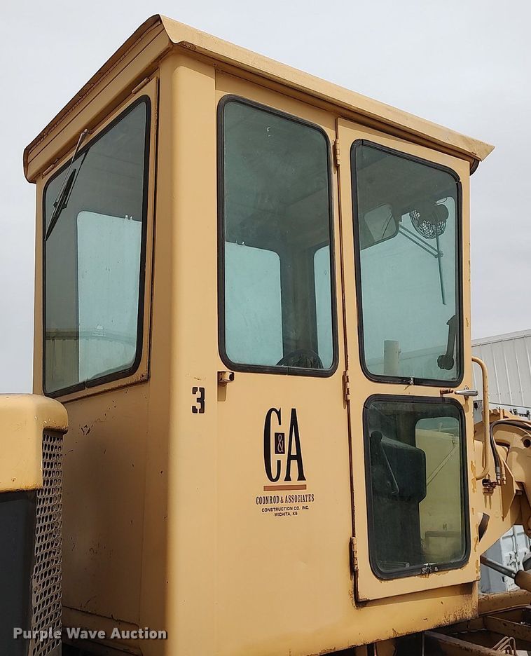 image for item DO3847 1971 John Deere 570  motor grader