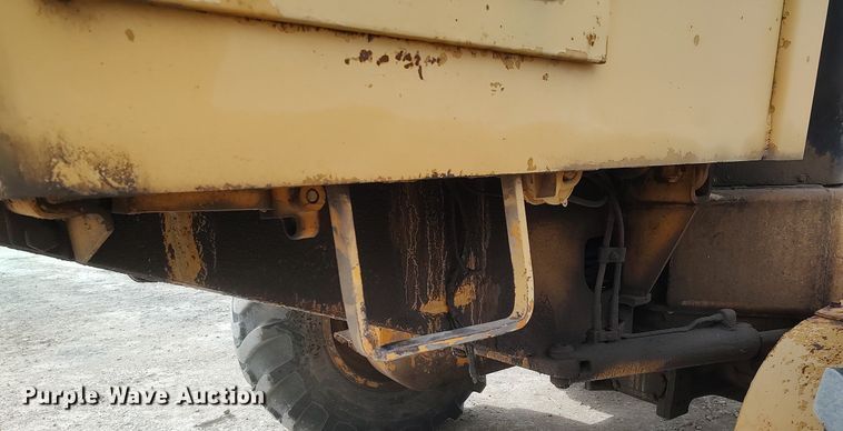 image for item DO3847 1971 John Deere 570  motor grader