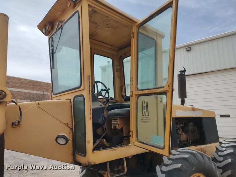 image for item DO3847 1971 John Deere 570  motor grader