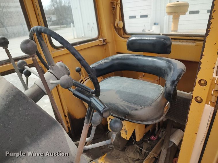 image for item DO3847 1971 John Deere 570  motor grader