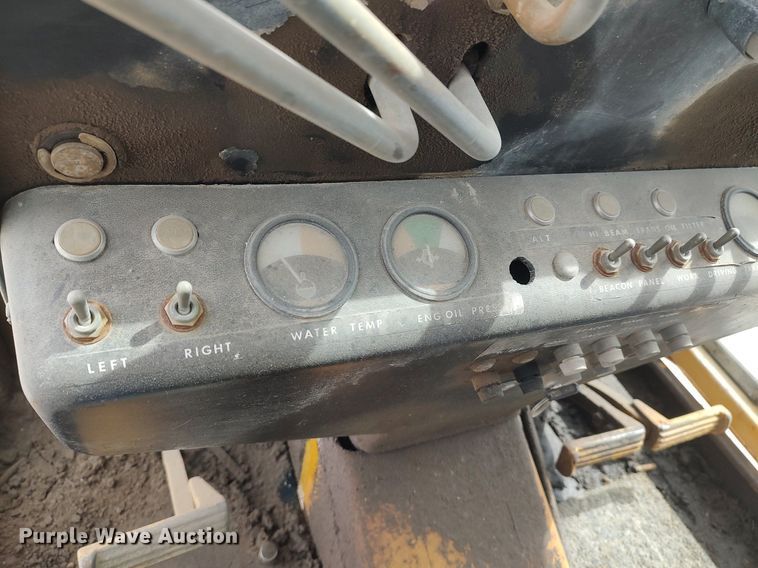 image for item DO3847 1971 John Deere 570  motor grader